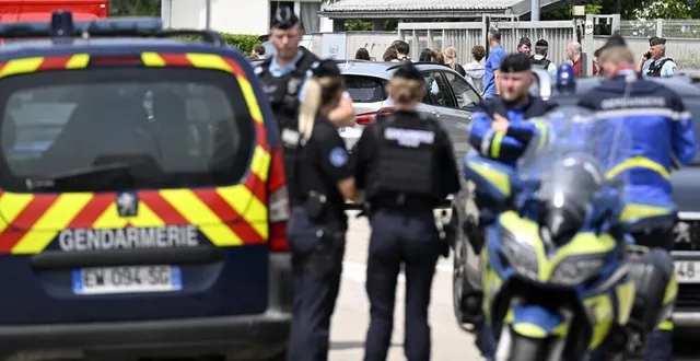 photo  surveillante tuée devant un établissement scolaire : faut-il généraliser les portiques de détection d’armes ?  &copy;  afp 