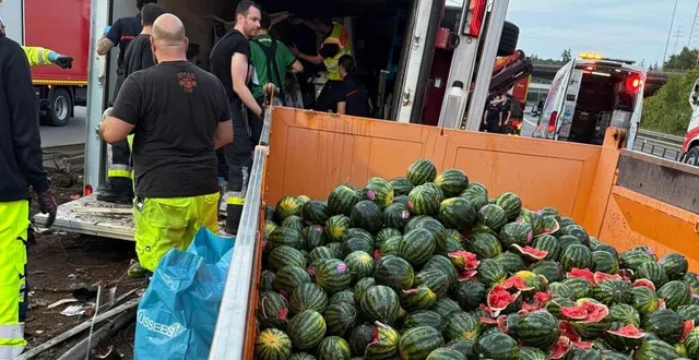 photo  il a notamment fallu ramasser l’importante quantité de… pastèques !  &copy;  cgdis - corps grand-ducal d’incendie et de secours / facebook 