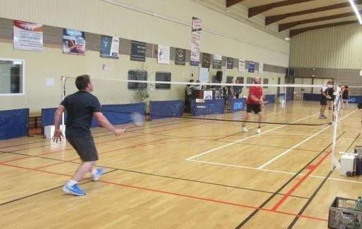 photo  dans une ambiance toujours sérieuse, mais aussi festive et joyeuse, les 175 bassistes ont disputé 110 matchs par jour.  &copy;  ouest-france 