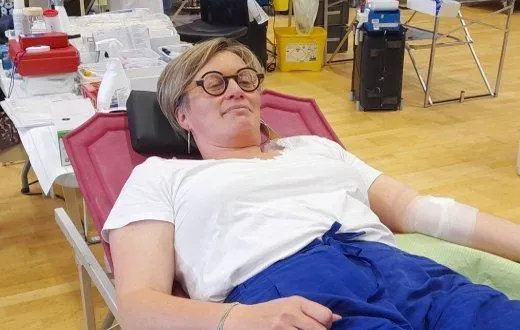 photo  verneau lambert, de tuffalun, est venue donner son sang pour la première fois.  &copy;  co 