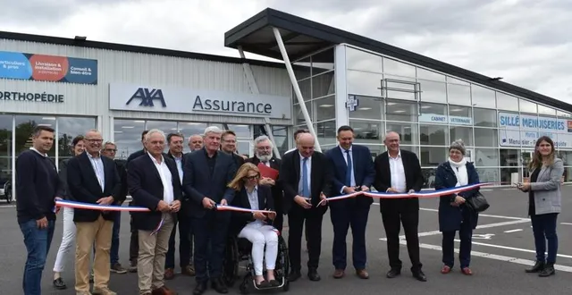 photo  le ruban est coupé sur le parking où des ombrières photovoltaïques seront installées dans quelques semaines.  &copy;  le maine libre 