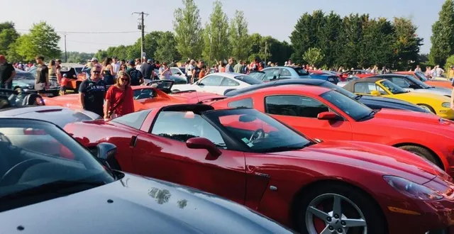 photo  plus de 6 000 visiteurs sont venus participer à la 7e édition de neuville dans la course, lundi dernier.  &copy;  le maine libre. 