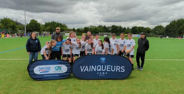 photo  les u18 de l’entente teloché/spay/arnage/mulsanne réalisentun triplé championnat/coupe/coupe futsal.  &copy;  le maine libre 