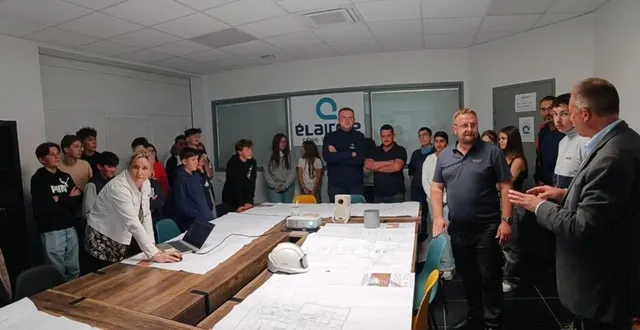 photo  les élèves des classes de 4e ont été accueillis au centre de travaux d’elairgie à vimoutiers, pour visiter le site, découvrir l’entreprise, mais aussi les métiers qui y sont exercés.  &copy;  ouest-france 
