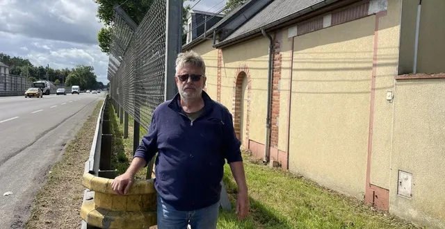photo  gilles habite cette maison en location, en bas de la ligne droite des hunaudières, depuis neuf ans. chaque année, il s’adapte avec plaisir, pendant les 24 heures.  &copy;  le maine libre 