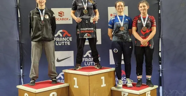 photo  chloé durand (troisième en partant de la gauche) est arrivée 3e aux championnats de france de lutte, le 11 mai dernier à besançon (doubs).  &copy;  dr 