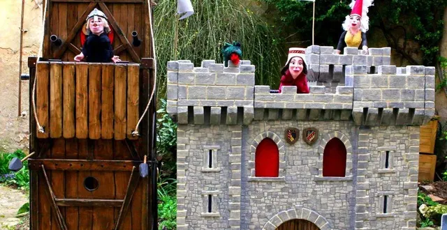 photo  la tour de guigui un des nombreux spectacles proposés durant cette journée.  &copy;  compagnie la tour guigui 