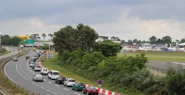 photo  des bouchons sont à prévoir autour du circuit en fin de journée.  &copy;  archives le maine libre 