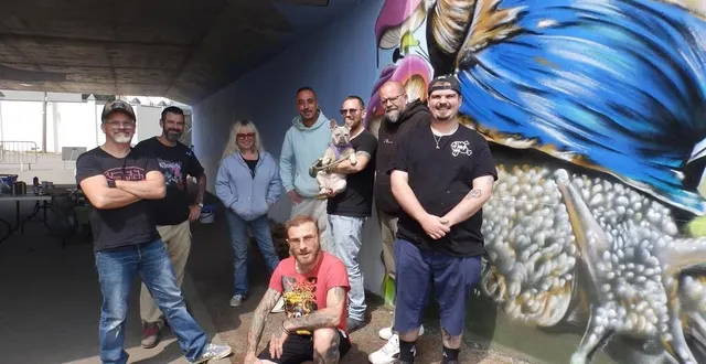 photo  dix street artistes ont composé une fresque sous le tunnel autoroutier de la rue du lavoir neuf.  &copy;  co 