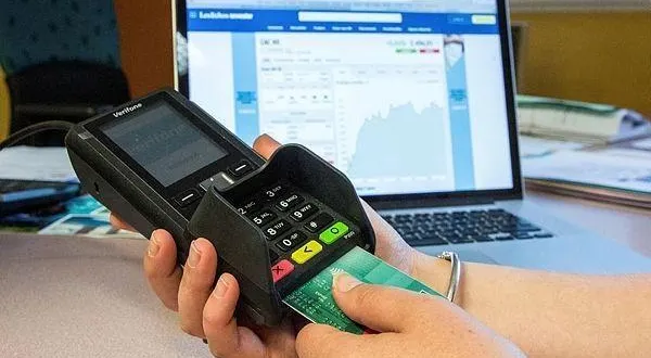 photo  un terminal de paiement électronique servait à piéger les victimes.  &copy;  archives ouest-france 