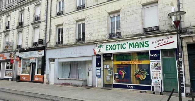 photo  plusieurs commerces proches les uns des autres avenue leclerc sont fermés par arrêté.  &copy;  le maine libre 