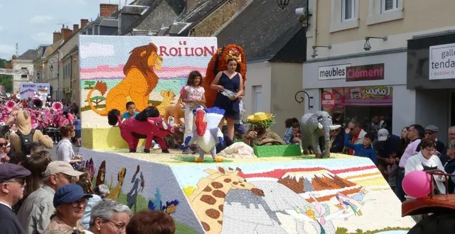 photo  le char du roi lion a conquis le cœur du public.  &copy;  ouest-france 