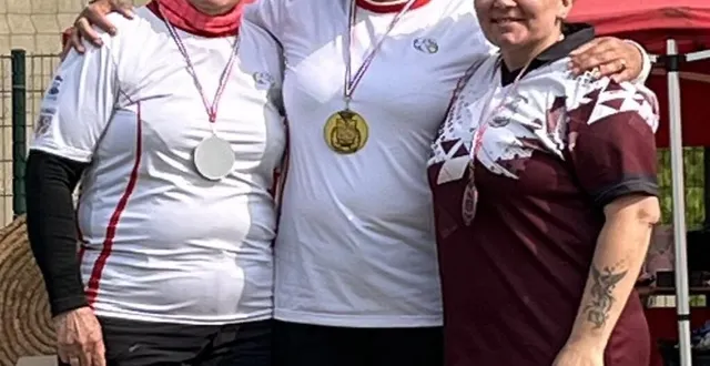 photo  des podiums pour les féminines.  &copy;  archers de sillé 