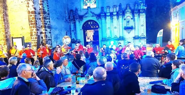 photo  la zik sur la place du village en 2024.  &copy;  le maine libre 