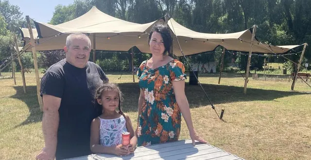 photo  laure et jean-claude sainty devant la nouvelle tente.  &copy;  ouest-france 