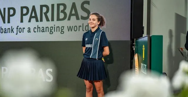 photo  agathe da fonseca lopes, ici durant la première night session de l’édition 2025 de roland-garros a officié sur plus de 40 matchs en 17 jours.  &copy;  @rgballos 