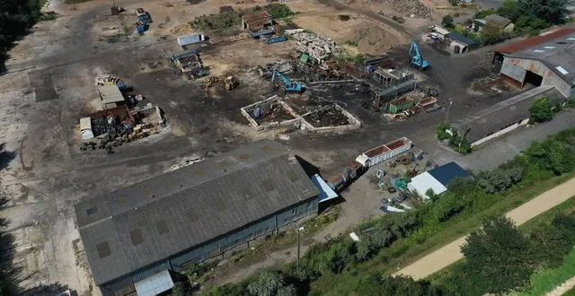 photo  des travaux de dépollution sont menés sur le site de l’usine afm-derichebourg à avrillé.  &copy;  archives co 