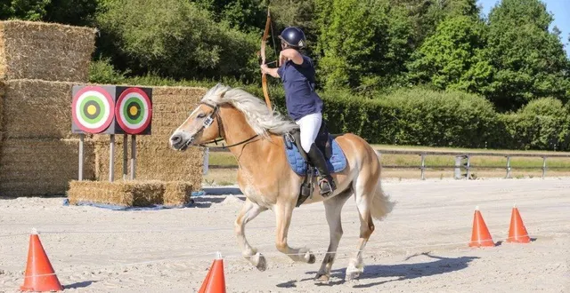 photo  un tournoi de tir à l'arc à cheval aura lieu au château de médavy les 21 et 22 juin 2025.  &copy;  ffe - psv 