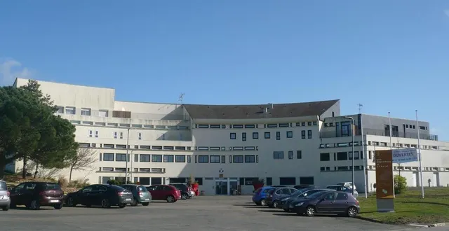 photo  le lycée edgard-pisani fait partie des trois établissements qui expérimentent les protocoles d’entretien des locaux mis en place par les services de la région.  &copy;  archive co 