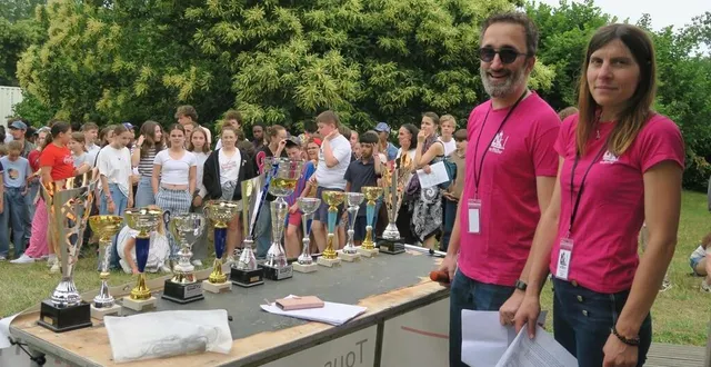 photo  à 10 h, vendredi, christelle lerat et arnaud durand, les organisateurs, ont lancé la dernière étape du rallye, aux étangs-chauds.  &copy;  ouest-france 
