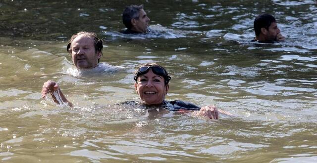 photo la maire de paris anne hidalgo lors de sa baignade dans la seine à paris le 17 juillet 2024, quelques jours avant l’ouverture des jeux olympiques et paralympiques. © archives joel saget / pool / afp