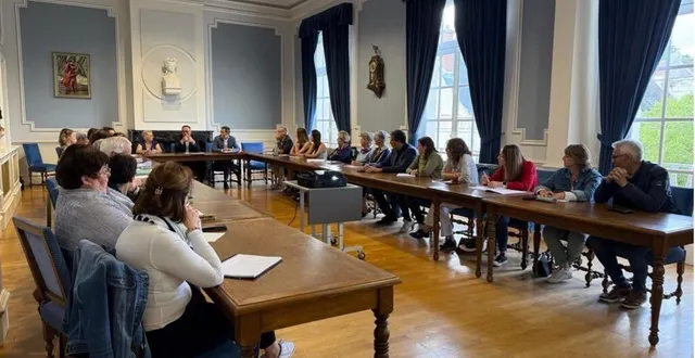 photo  composé d’une instructrice du droit des sols caroline fontaine et d’une chargée d’urbanisme, habitat et foncier, doreen seyeux, le service ads a traité en 2024 pas moins de 441 dossiers.  &copy;  service communication ville longué 