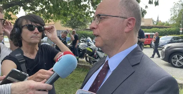 photo  le préfet de la sarthe répond aux questions de la presse après l’accident routier de ce vendredi 13 juin 2025.  &copy;  photo : le maine libre 