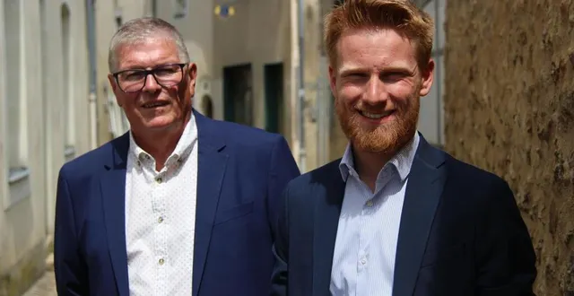 photo  didier thomas et romain lemoigne font campagne pour le rassemblement national à la flèche (sarthe) avec, en ligne de mire, les élections municipales de 2026.  &copy;  ouest-france 