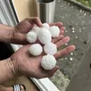 photo des habitants de condé-sur-sarthe tiennent dans leurs mains des grêlons tombés ce vendredi 13 juin 2025.