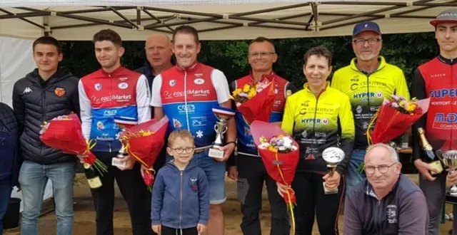 photo  les lauréats du prix cycliste de la municipalité.  &copy;  le maine libre 