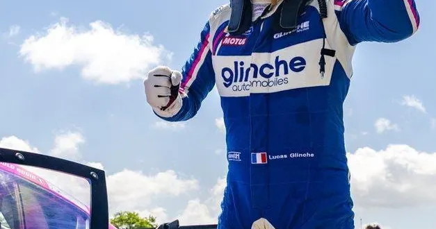 photo  lucas glinche, vainqueur du porsche sprint challengeà dijon.  &copy;  glinche automobiles 