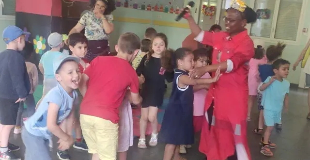 photo  de la bonne humeur pour ce spectacle du centre de loisirs.  &copy;  le maine libre 