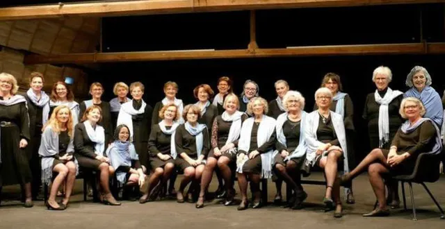 photo  aujourd’hui, l’ensemble vocal enéas de saumur donne un concert à 20 h 30 dans l’église de la légion d’honneur de longué-jumelles. créé il y a plus de 25 ans, ce chœur est dirigé par timothée blanchet. composé d’une vingtaine de femmes choristes amateures, il sera accompagné de serge schoenowsky à l’orgue et d’edwige gonzales au piano. en première partie : le « kyrie » de vivaldi, la « messe sincere in memoriam » de rheinberger et le « cantique » de jean racine de fauré. la seconde partie sera consacrée à la musique profane, mettant à l’honneur schubert, debussy, elgar.  &copy;  ensemble vocal enéas 