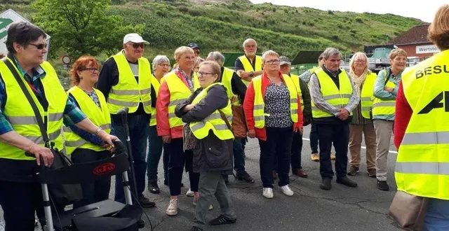 photo  la visite de l’entreprise de gestion des déchets a suscité beaucoup d’échanges.  &copy;  pierrette grouas 