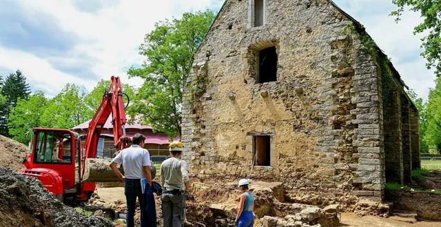 photo  fouilles du cellier de l’abbaye de l’épau.  &copy;  archives le maine libre - yvon loué 