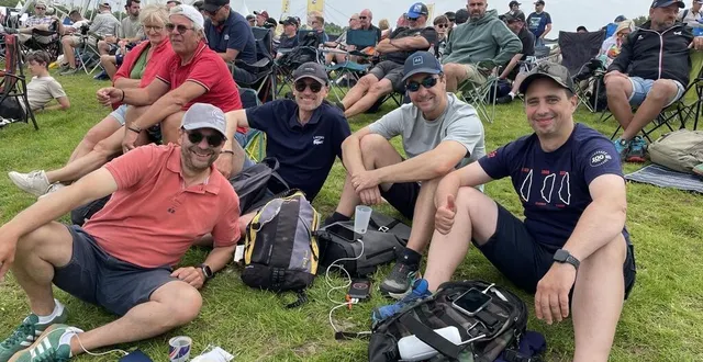 photo  stéphane, serge, nico et tom, venus de région parisienne, ont pris leurs quartiers sur la « fan zone » du circuit de karting.  &copy;  ouest-france 