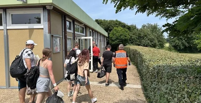 photo  une trentaine de passagers du car ont été accueillis à degré avant de rejoindre l’agrocampus la germinière, à rouillon.  &copy;  le maine libre 