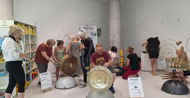 photo  vernissage à lalumé : quand les spectateurs deviennent les artistes.  &copy;  co 