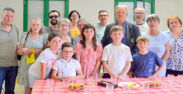 photo  les bénévoles du soutien scolaire ont été mis à l’honneur par leurs élèves mais aussi leurs parents et les enseignants.  &copy;  le maine libre 