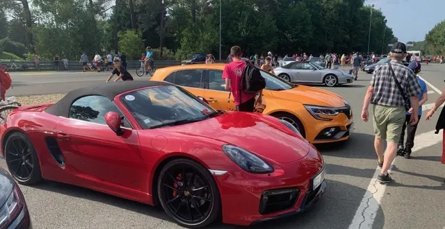 photo  les porsche ont représenté 45 % de l’exposition.  &copy;  le maine libre 