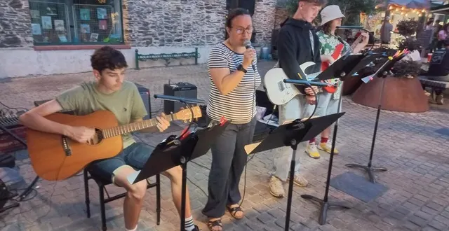 photo  l’école de musique de l’anjou bleu sur sa scène.  &copy;  co 