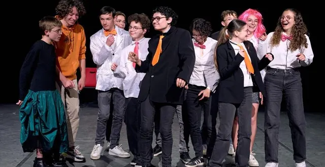 photo  la seule présence de ces jeunes comédiens sur scène laisse déjà augurer de bons moments.  &copy;  ouest-france 