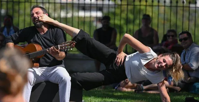 photo  dernière soirée détente tout public sur l’esplanade du cube mardi 17 juin.  &copy;  david thiéfaine – cie trat 
