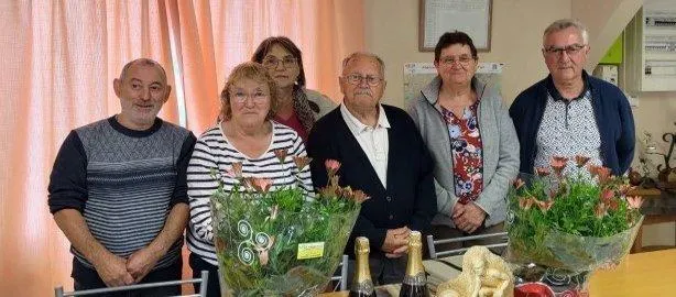 photo  le challenge des couples de la société du bon accueil présidée par robert dutertre s’est achevé jeudi 5 juin. commencé le 22 avril, il a réuni 32 équipes. monique mignot et jean-claude riquin se sont imposés en finale 12 à 2 face à michel raboin et chantal bourigault. jacky livache et éliane bucher complètent le podium devant eugène dinant et martine pichonneau. le méchoui du bon accueil aura lieu le 12 juillet à 12 h 30, inscriptions avant le 1er juillet.  &copy;  co 