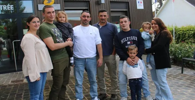 photo  raphaël roger, le président du comité, (3e en partant de la gauche), accompagné des membres du bureau et de bénévoles.  &copy;  ouest-france 