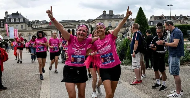photo  les beaux sourires ! samedi, s’est déroulée la 20e édition de la rochambelle à caen. 10 000 femmes se sont élancées pour parcourir 6 km ou 3 km au profit de la lutte contre le cancer.  &copy;  martin roche / ouest-france 