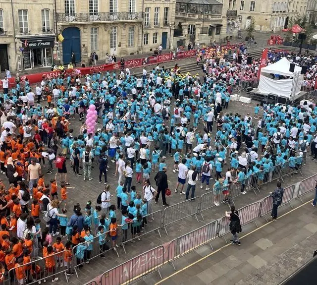 photo jeudi, 4 000 élèves se sont élancés de la place saint-sauveur, à caen, pour les foulées de la liberté.  ©  ouest-france