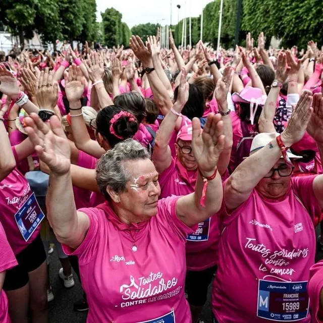 photo samedi, s’est déroulée la rochambelle à caen. 10 000 femmes se sont élancées pour parcourir 6 km ou 3 km au profit de la lutte contre le cancer.  ©  martin roche / ouest-france