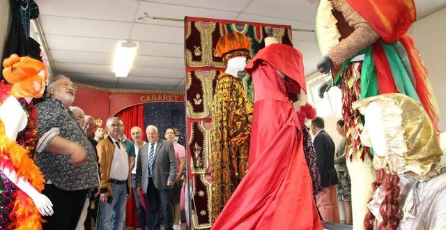 photo  philippe ermelier a servi de guide aux élus, très ému de concrétiser ce projet qu’il avait de longue date.  &copy;  ouest-france 