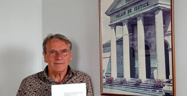 photo  bernard soul, maire de domfront, évoque le projet de réhabilitation du tribunal et invite les domfrontais à participer massivement au vote pour le grand prix du patrimoine 2025.  &copy;  ouest-france 